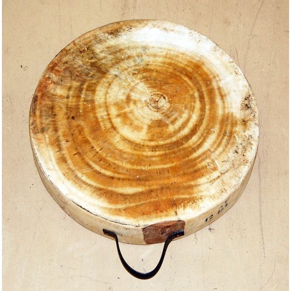 http://uniquely-thai.com/cdn/shop/files/Tamarind-Cutting-Board-12-9.jpg?v=1696187505