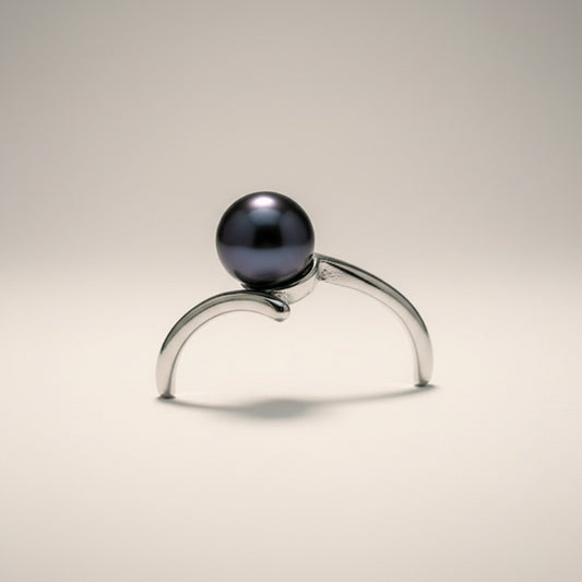 Single Black Pearl Ring Silver Band size 8